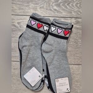 Lot Of 2 Ladies Gray Heart Patterned 4 Pairs Mid-Crew Socks. Shoe Sizd 4-10